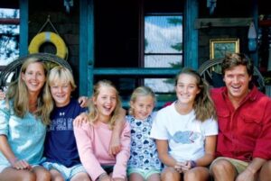 Tucker's family Photo-- Hopie, Lillie, Dorothy, and Buckley with her family