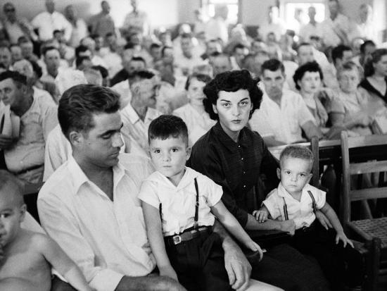 Photo of Roy Bryant with his sons and wife Carolyn during his trial for the murder of Emmett Till
